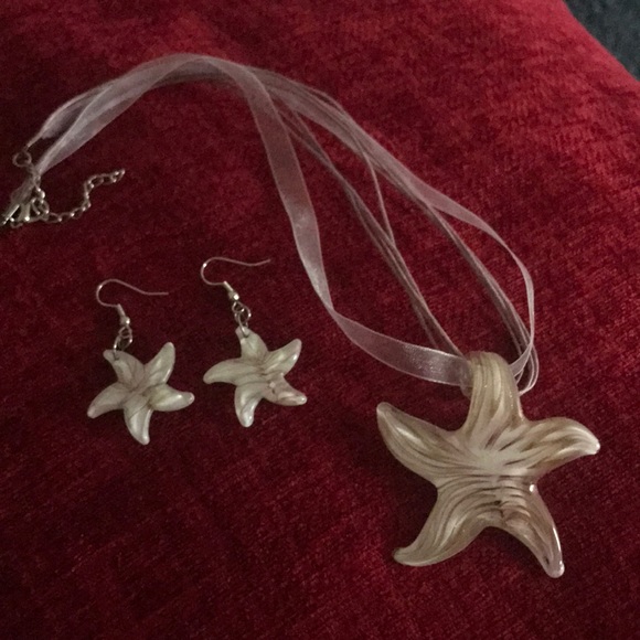 Jewelry - Necklace earrings set
